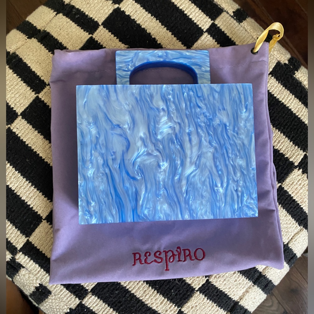 Respiro Acrylic Clutch